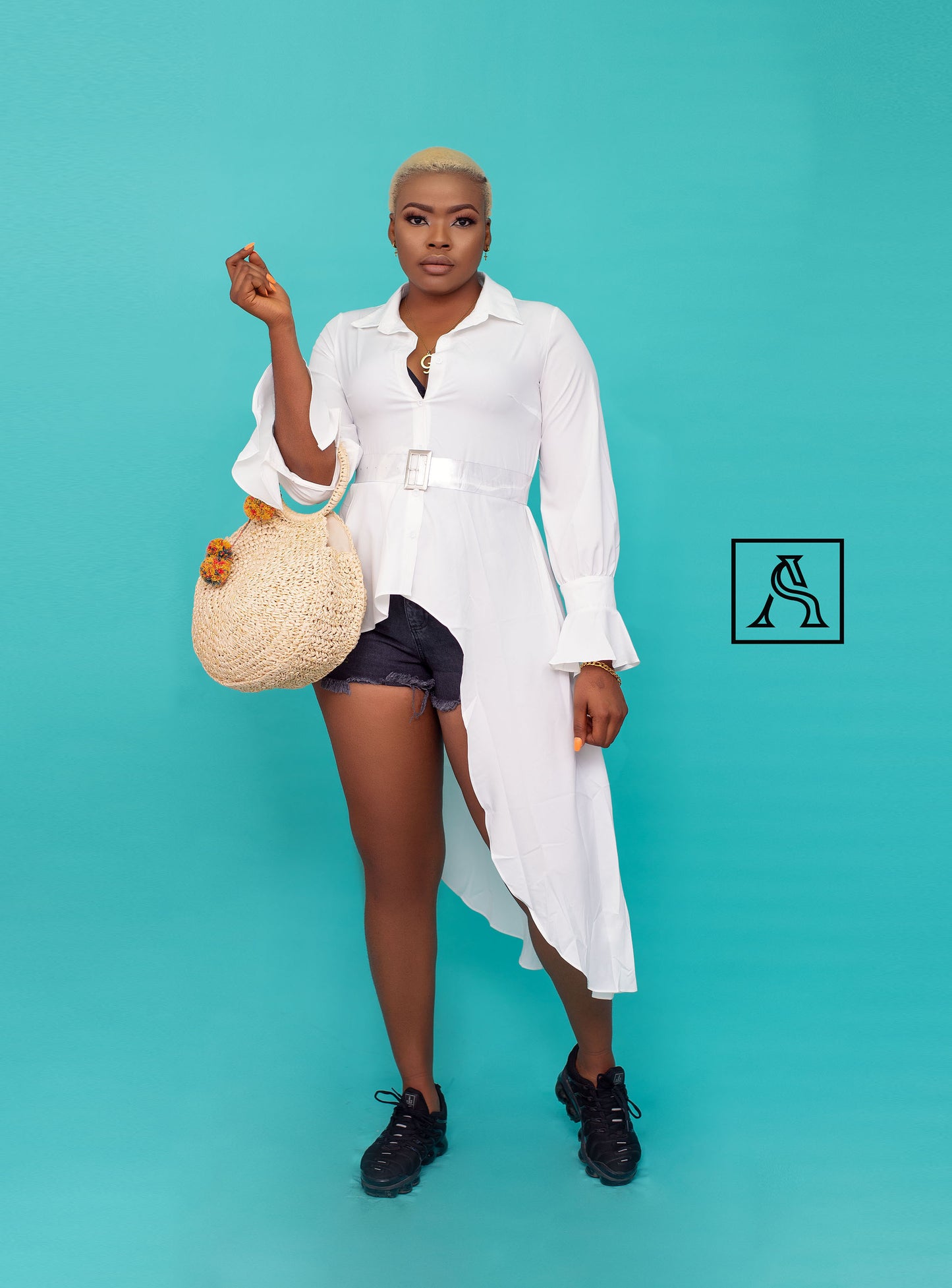 Stylish Long-Sleeve White Shirt Elegant and Trendy