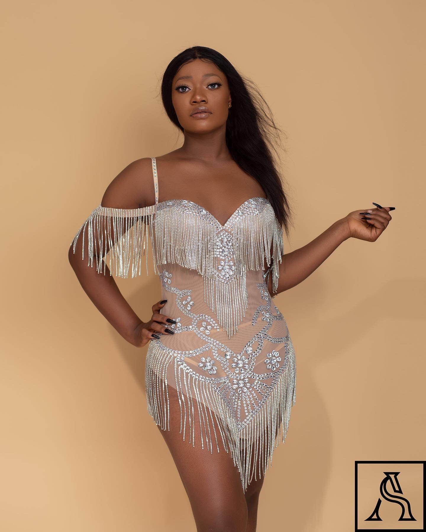 Elegant Pearl-Embellished Bodysuit Stylish fringed mini dress
